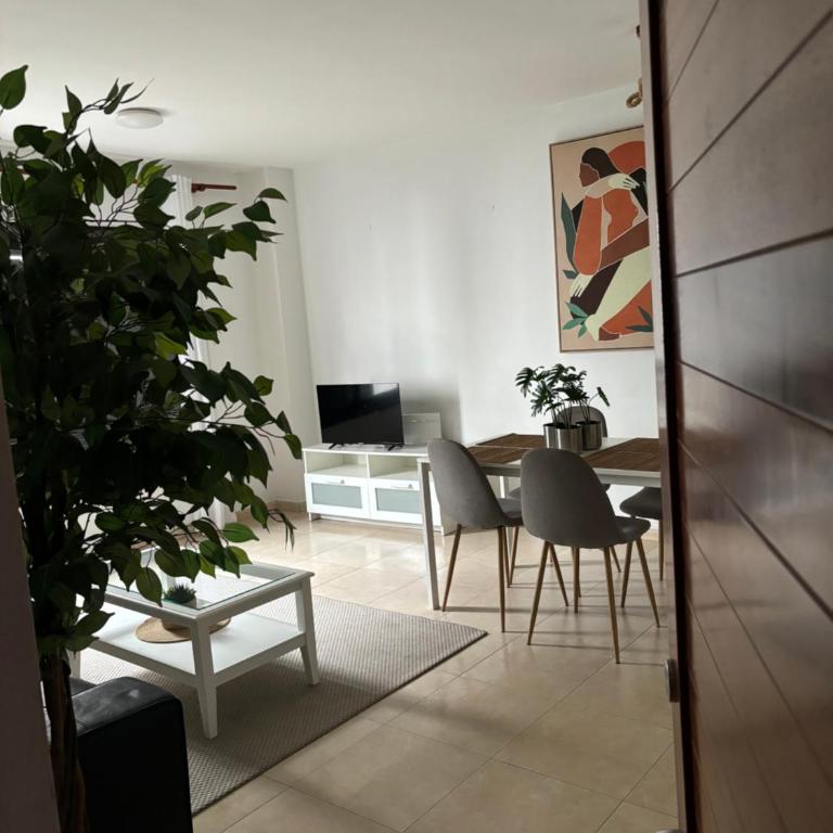 Increíble apartamento en pleno centro de Arrecife con parking privado - Two-Bedroom Apartment - 4