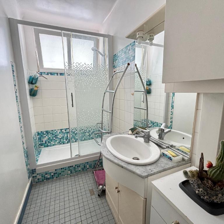 Appartement T3 avec garage et équipements complets - FR-1-197-612 - Apartment - 17