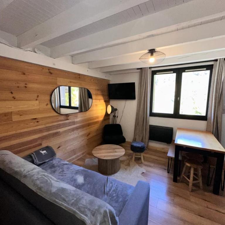 Studio avec mezzanine aménagée 2min des pistes, avec 1 chambre et 1 coin montagne - Appartement 2 Chambres - 5