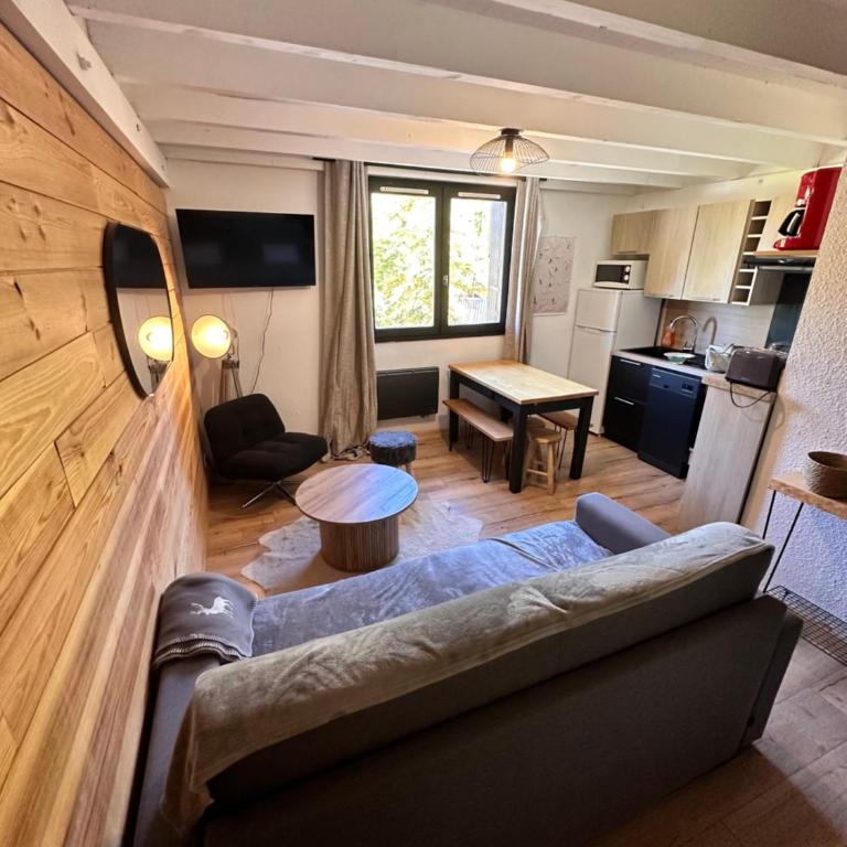 Studio avec mezzanine aménagée 2min des pistes, avec 1 chambre et 1 coin montagne - Appartement 2 Chambres - 2