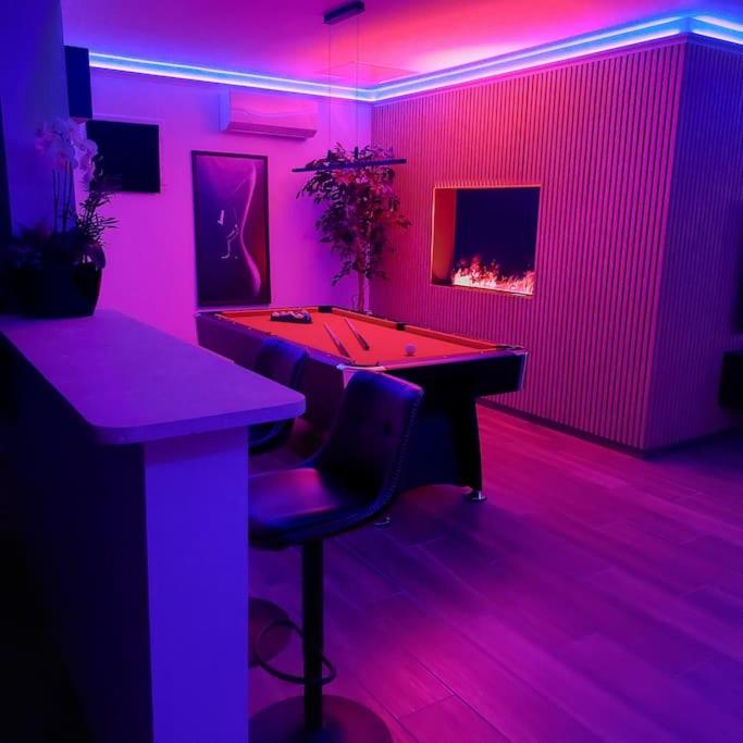 LA NUIT DES SECRETS Love Room 4 étoiles avec Jacuzzi et Sauna - Maison 1 Chambre - 6