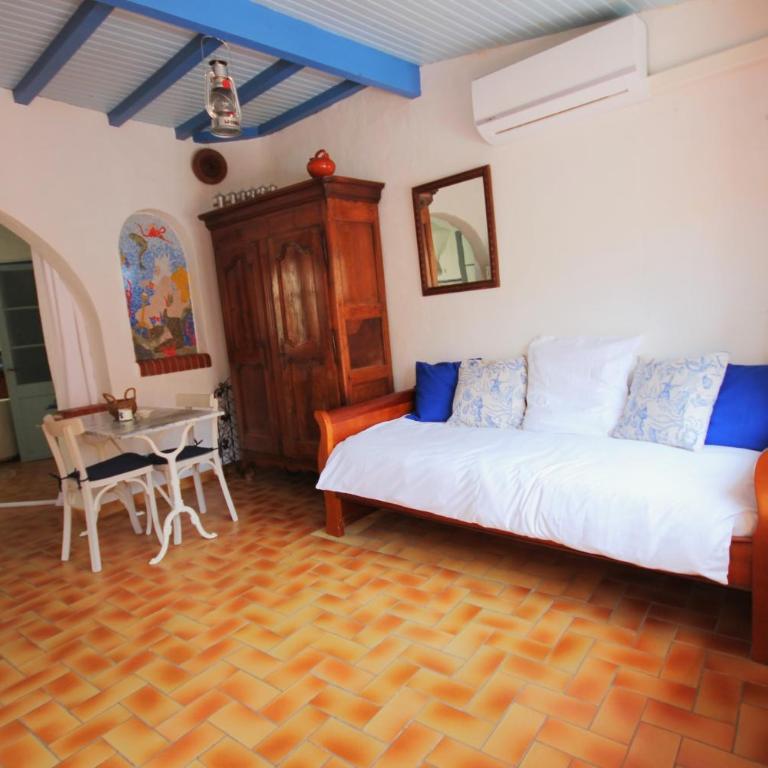 Le Poisson Bleu - One-Bedroom Apartment - 10