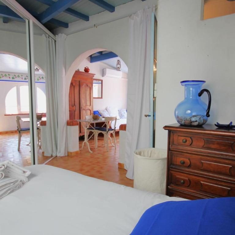 Le Poisson Bleu - One-Bedroom Apartment - 25