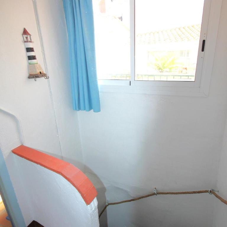 Le Poisson Bleu - One-Bedroom Apartment - 34