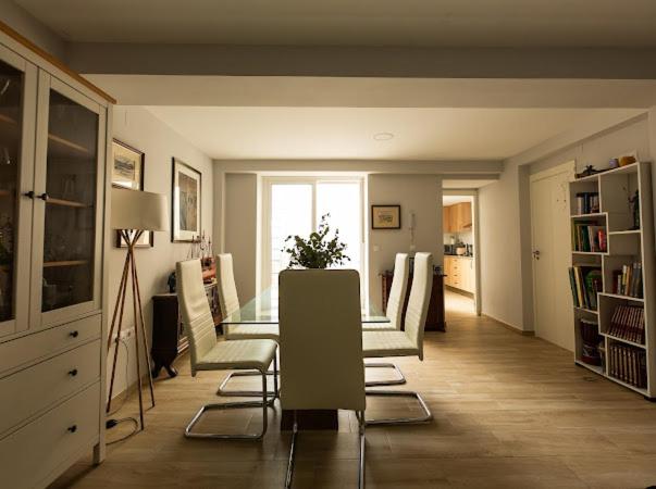 SUNSHINE House - Four-Bedroom House - 4