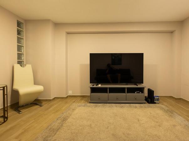 SUNSHINE House - Four-Bedroom House - 22