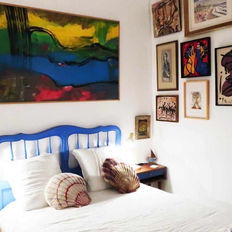 Une chambre et des tableaux - Chambre Double - 2