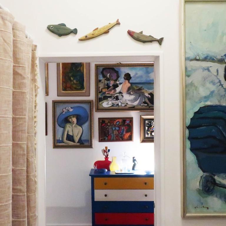 Une chambre et des tableaux - Chambre Double - 6