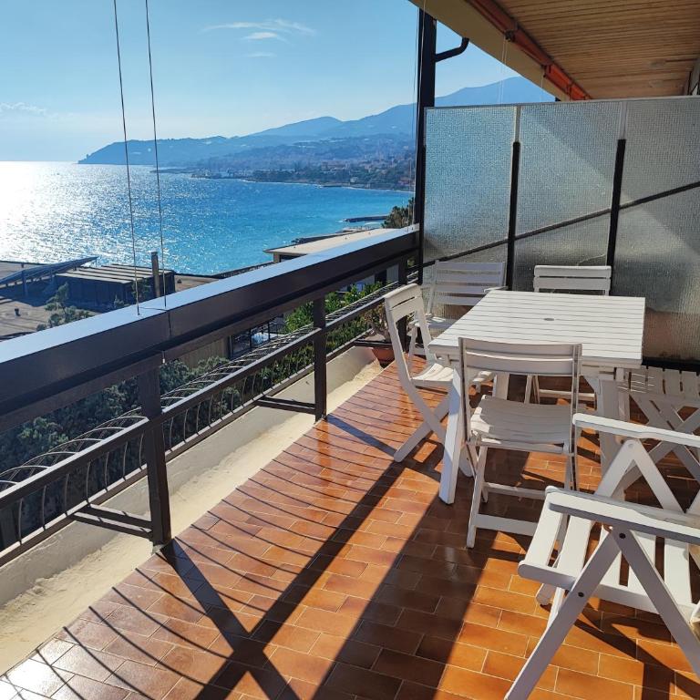 La Brezza Del Mare - Two-Bedroom Apartment with Terrace - 4