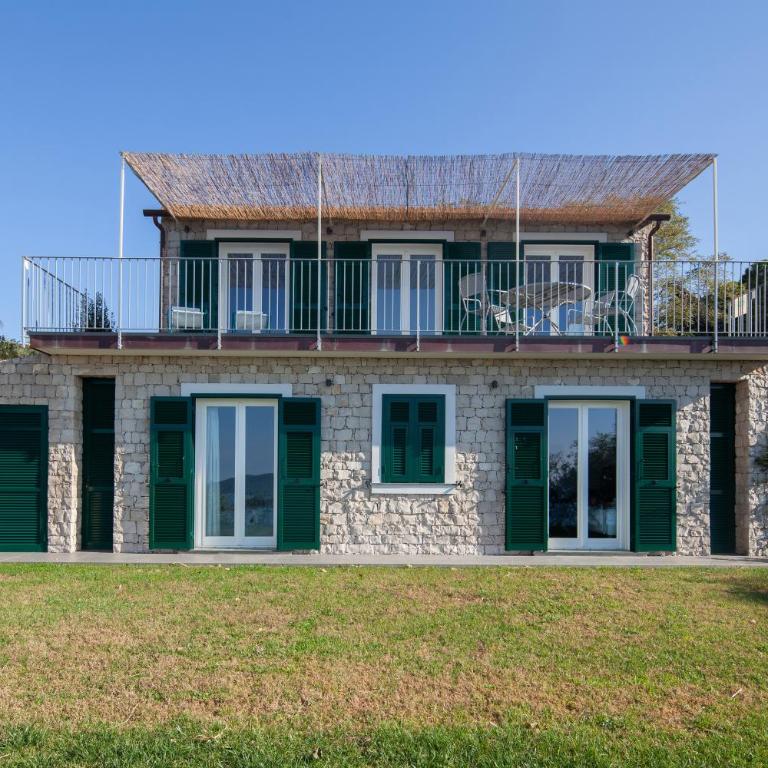 "Pini House", Private Park, shared Pool, Tennis with rackets, AC, Parking next home, additional Parking in Lerici, Cooking Lesson and Wine Tasting - Casa con 2 Camere da Letto - 2