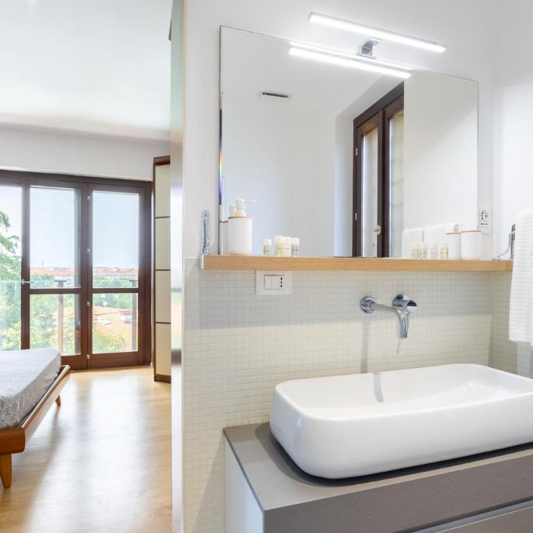 Lussuoso Appartamento vista Città - Borgo Po - Box Auto - Two-Bedroom Apartment - 12