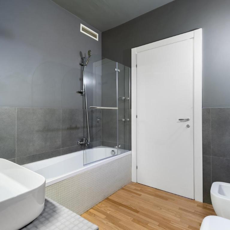 Lussuoso Appartamento vista Città - Borgo Po - Box Auto - Two-Bedroom Apartment - 20