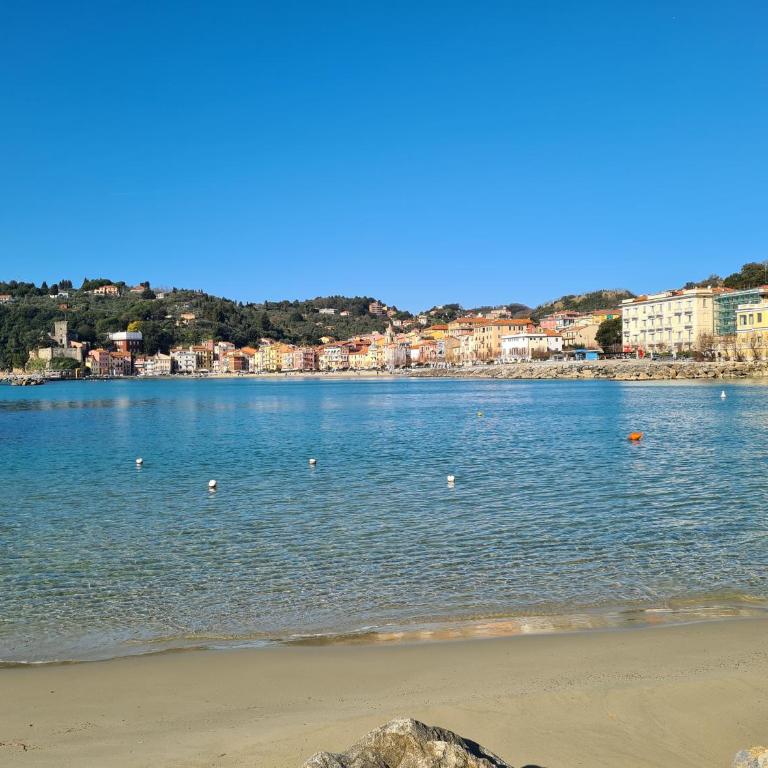 "Pini House", Private Park, shared Pool, Tennis with rackets, AC, Parking next home, additional Parking in Lerici, Cooking Lesson and Wine Tasting - Casa con 2 Camere da Letto - 60