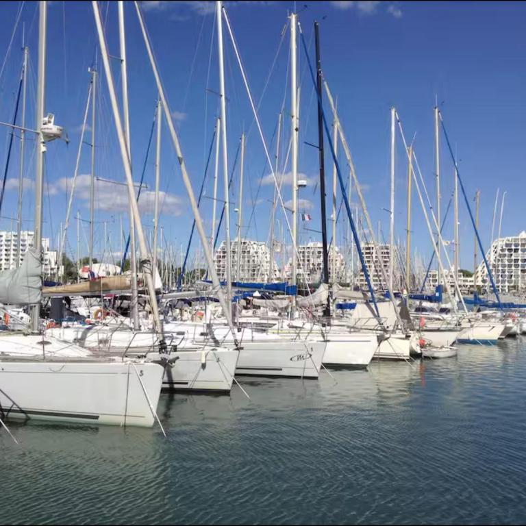 Studio 34m2 avec la terrasse 60m2, aperçu mer, parking, Clim, plage à 150 m,Wi-fi, piscine - Studio mit Terrasse - 53
