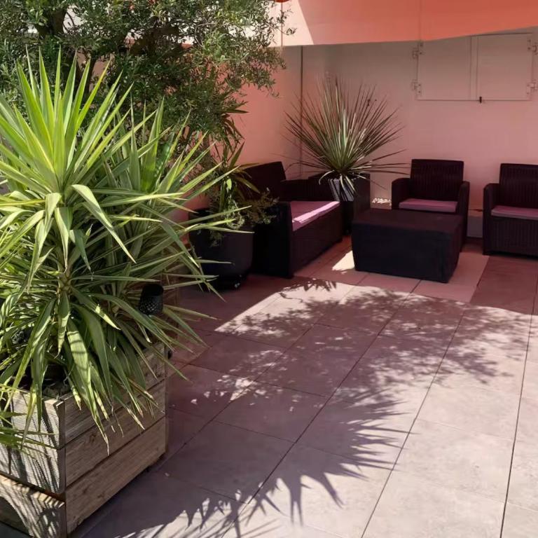 Studio 34m2 avec la terrasse 60m2, aperçu mer, parking, Clim, plage à 150 m,Wi-fi, piscine - Studio mit Terrasse - 38