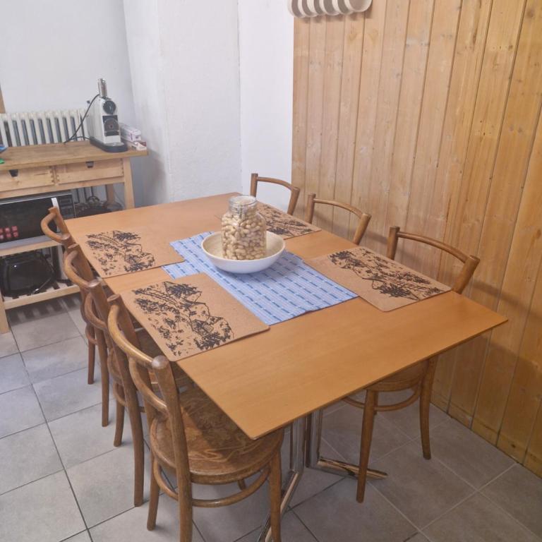 Traditional Ski Chalet in Wengen - Ground Floor - Apartment mit 3 Schlafzimmern - 11