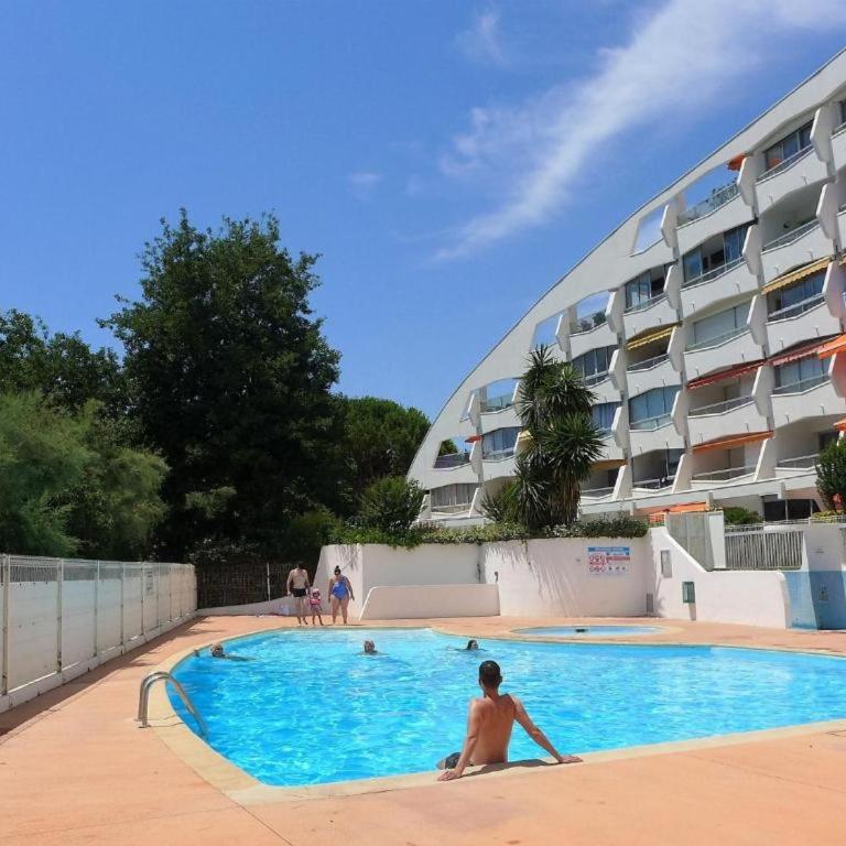 Studio 34m2 avec la terrasse 60m2, aperçu mer, parking, Clim, plage à 150 m,Wi-fi, piscine - Studio mit Terrasse - 63