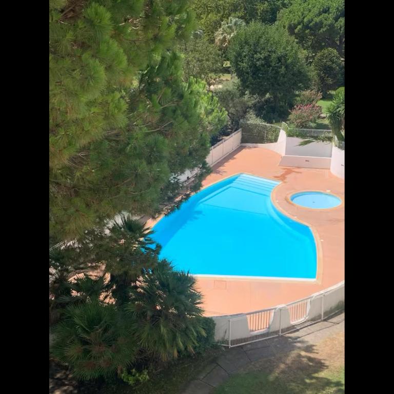 Studio 34m2 avec la terrasse 60m2, aperçu mer, parking, Clim, plage à 150 m,Wi-fi, piscine - Studio mit Terrasse - 22