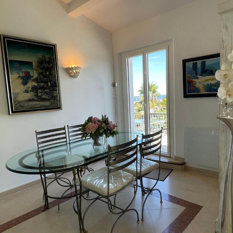 Luxe et calme avec vue mer panoramique à Antibes - Villa avec Piscine Privée - 4