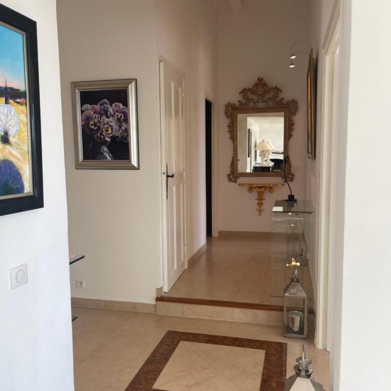 Luxe et calme avec vue mer panoramique à Antibes - Villa avec Piscine Privée - 7