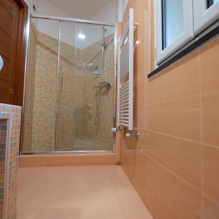 257b - Villetta Maiso - Vista Mare, Giardino e Piscina Privata a 2 minuti di auto dalle spiagge e mare - PARCHEGGIO PRIVATO INCLUSO - Appartamento con 3 Camere da Letto - 55