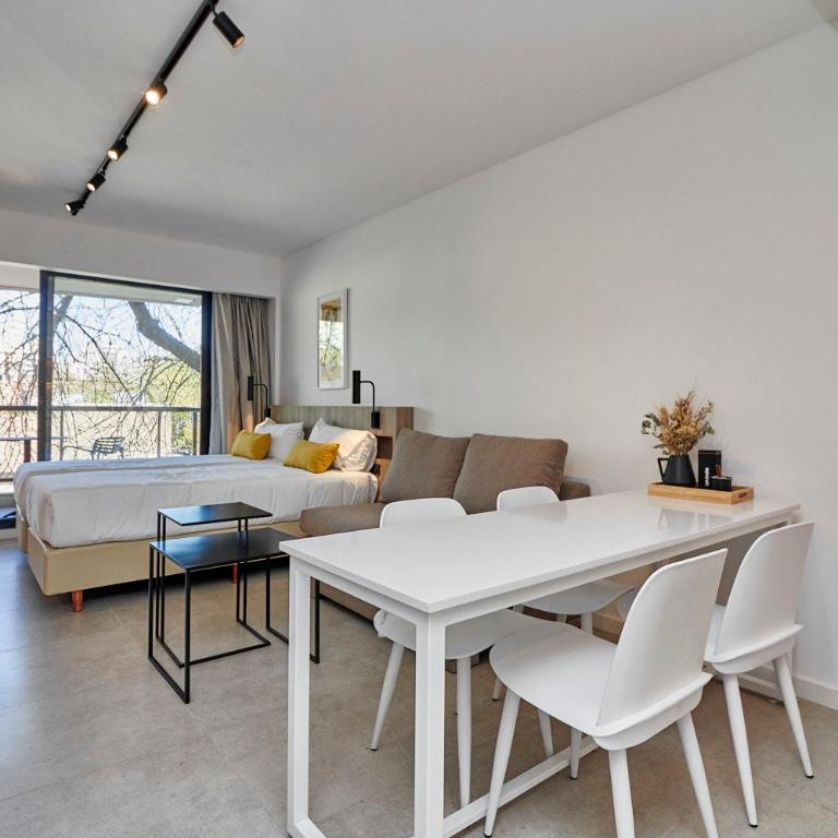 Soho Apartments - Studio with Balcony - 8