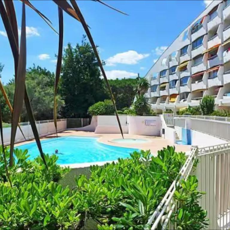 Studio 34m2 avec la terrasse 60m2, aperçu mer, parking, Clim, plage à 150 m,Wi-fi, piscine - Studio mit Terrasse - 8