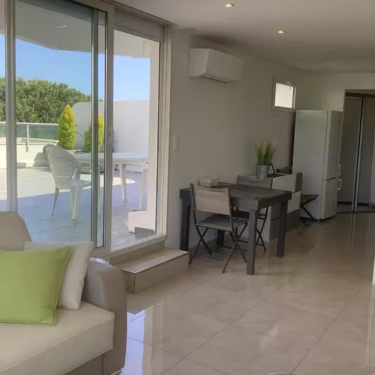 Studio 34m2 avec la terrasse 60m2, aperçu mer, parking, Clim, plage à 150 m,Wi-fi, piscine - Studio mit Terrasse - 20