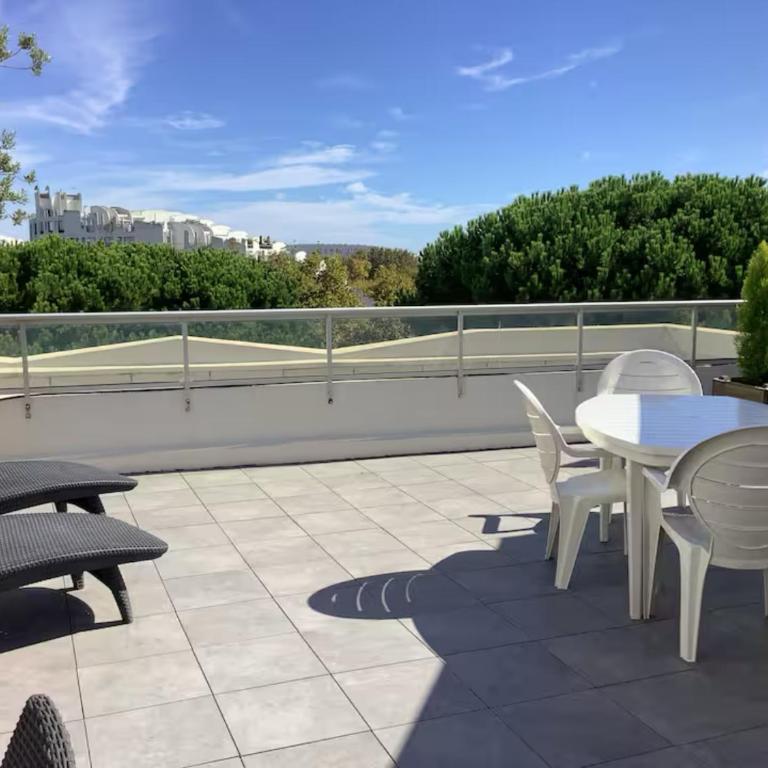 Studio 34m2 avec la terrasse 60m2, aperçu mer, parking, Clim, plage à 150 m,Wi-fi, piscine - Studio mit Terrasse - 17