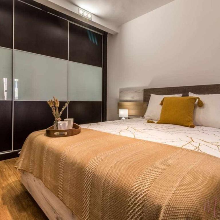 Lujo a tu alcance con spa y garaje, pleno centro - Apartamento de 2 dormitorios - 4