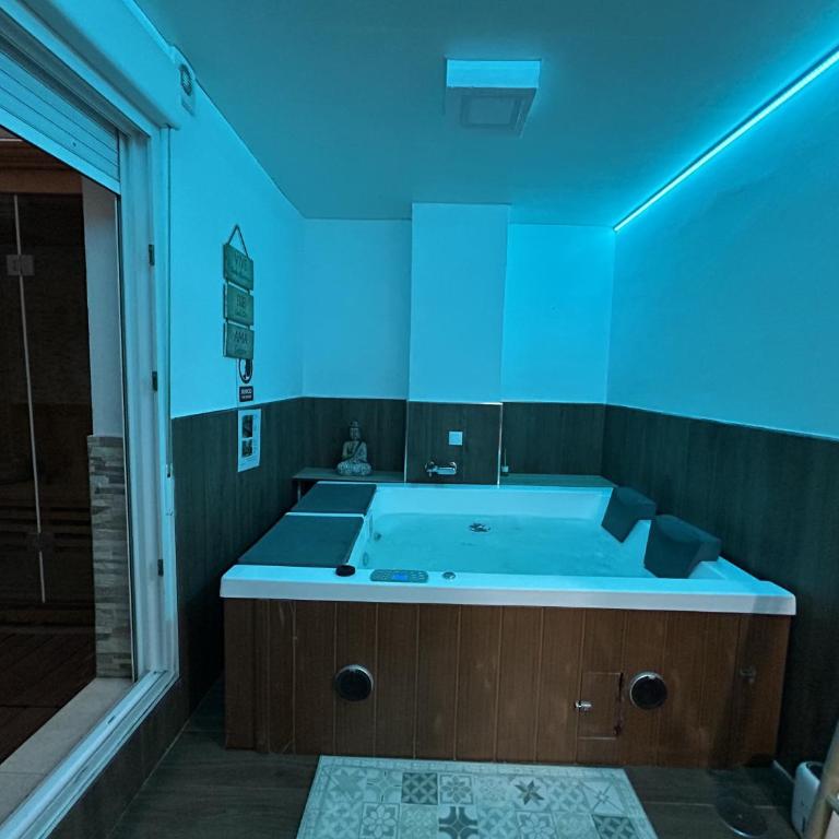 Lujo a tu alcance con spa y garaje, pleno centro - Apartamento de 2 dormitorios - 20