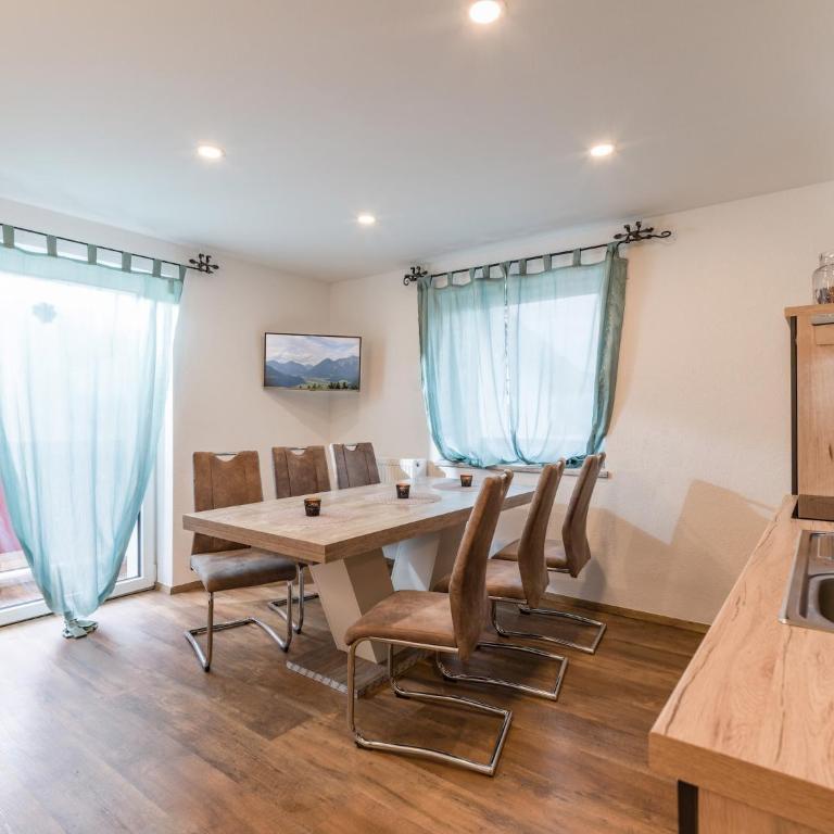 Chalet in Fügen near Spieljoch Ski Lift - Ferienhaus mit 4 Zimmern - 2