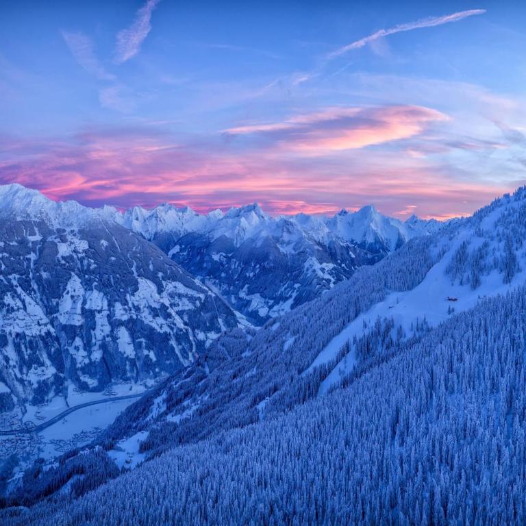 Chalet in Fügen near Spieljoch Ski Lift - Ferienhaus mit 4 Zimmern - 24