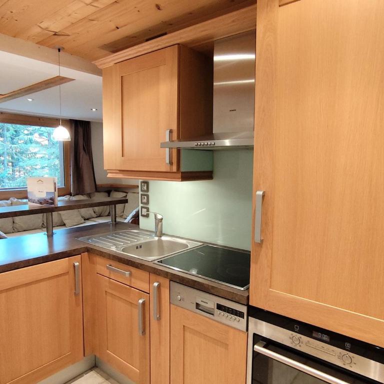 Appartement skis aux pieds 7 personnes au cœur de Méribel - FR-1-411-953 - Apartment - 11