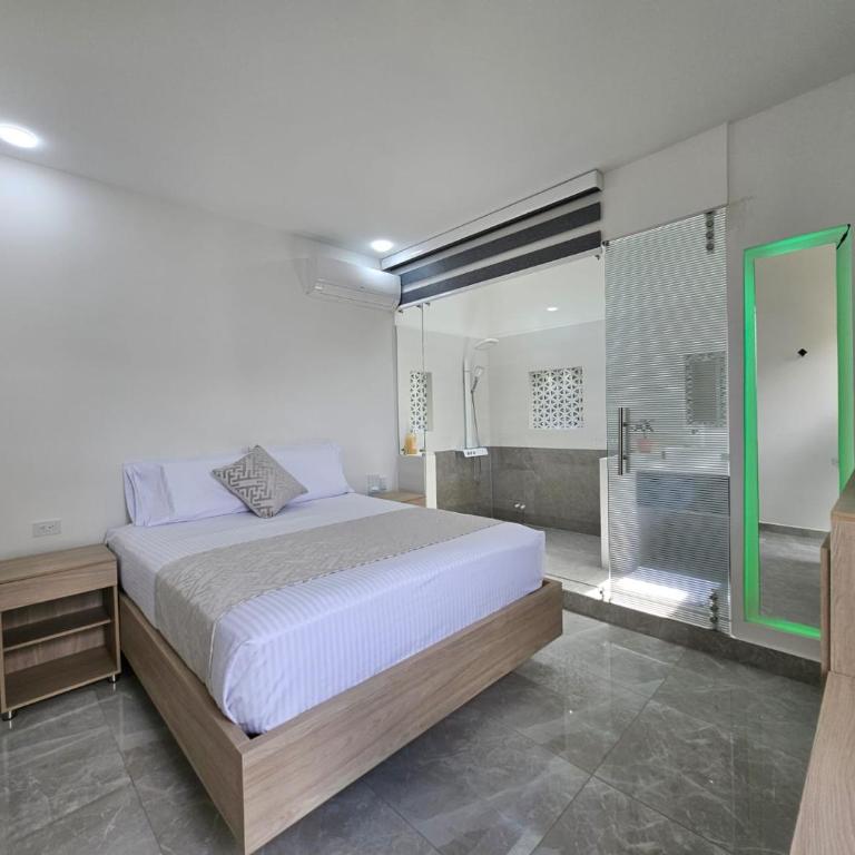 Hotel San Jeronimo Armenia - Habitación Superior con cama extragrande - 12