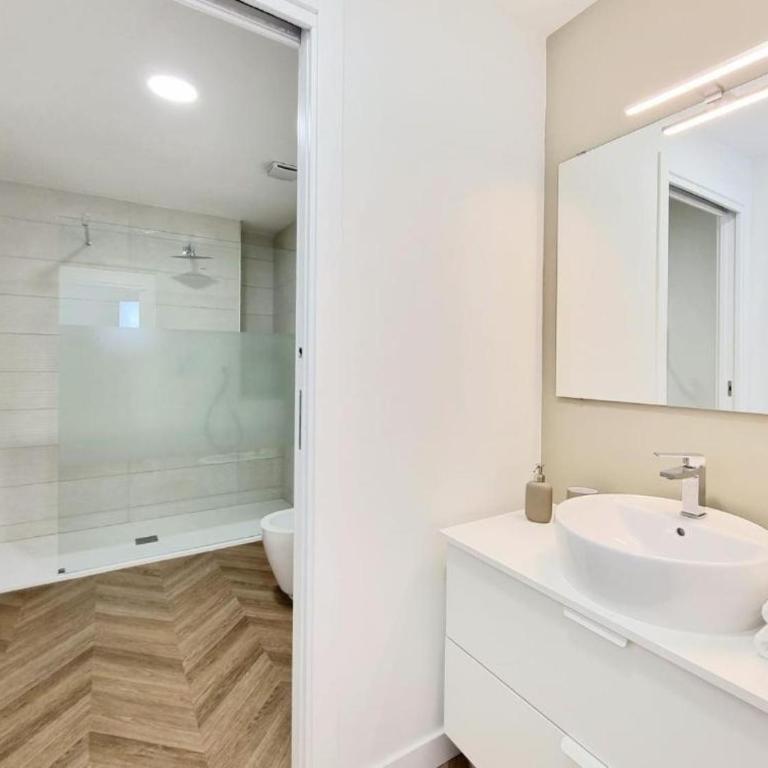 Glamour Suite by Accomodo - Economy Double Room - 5