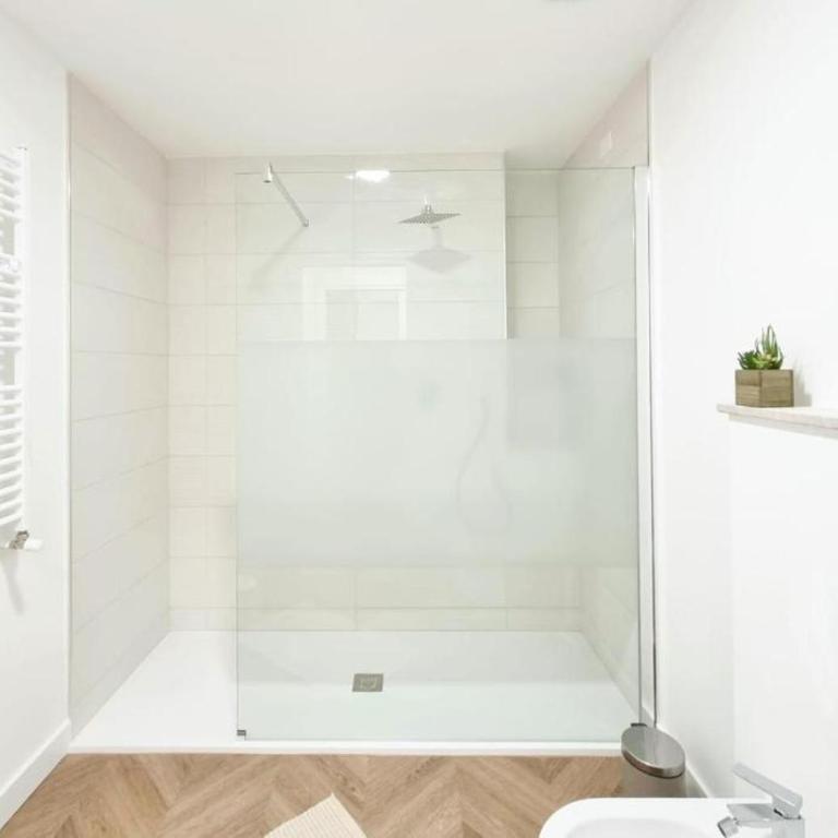 Glamour Suite by Accomodo - Economy Double Room - 6