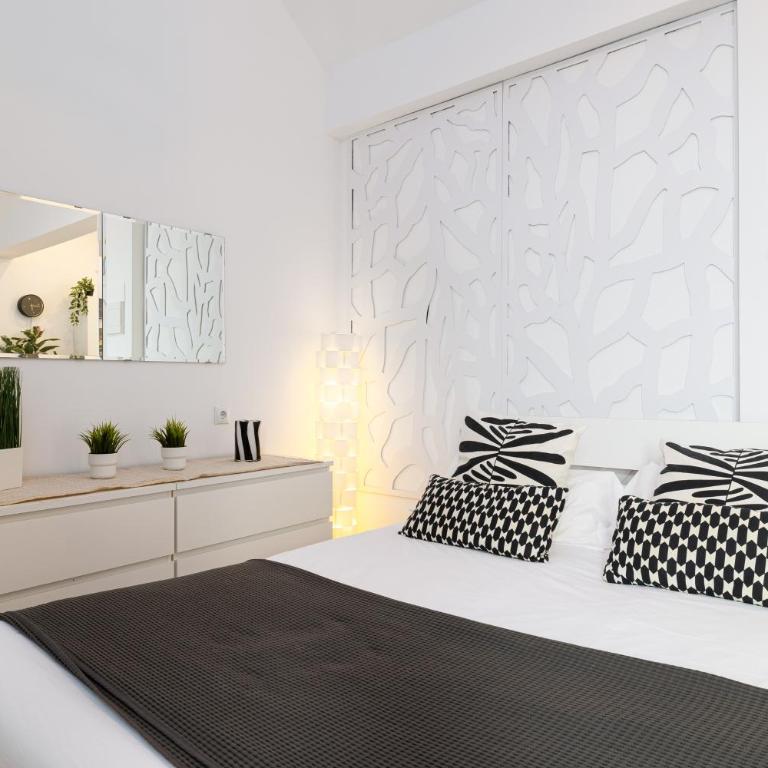 H2M Hiniestrosa Studio french Balcony AACC WIFI - Estudio - 9