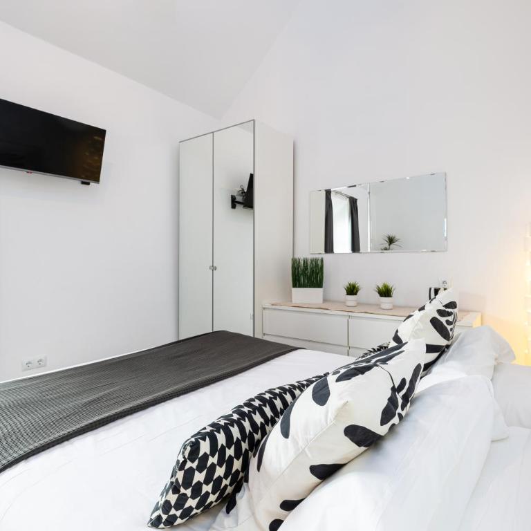 H2M Hiniestrosa Studio french Balcony AACC WIFI - Estudio - 18