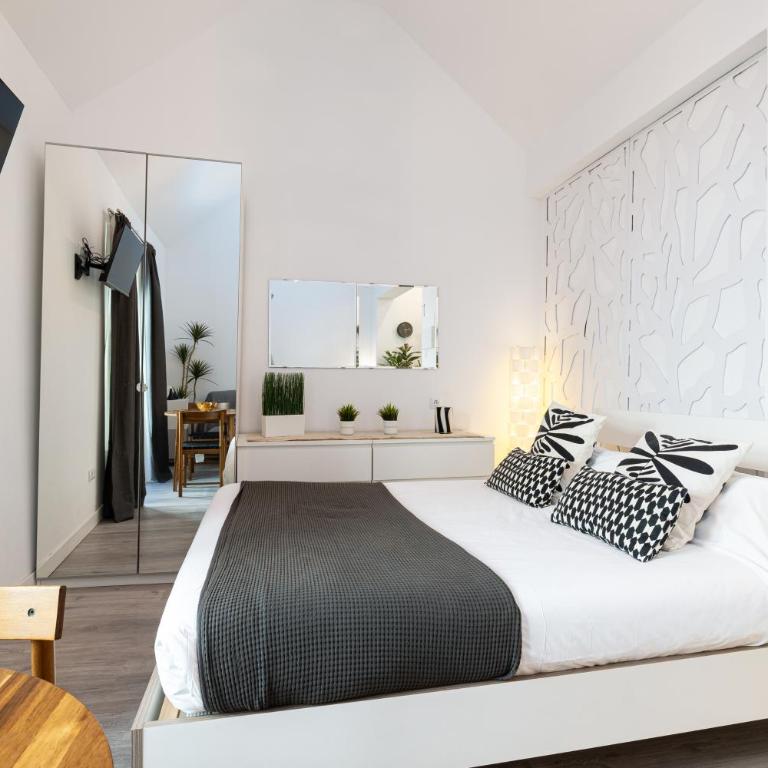 H2M Hiniestrosa Studio french Balcony AACC WIFI - Estudio - 10