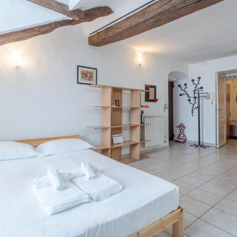 GuestHost - Palazzo Saluzzo Paesana Beautiful Flat - One-Bedroom Apartment - 2