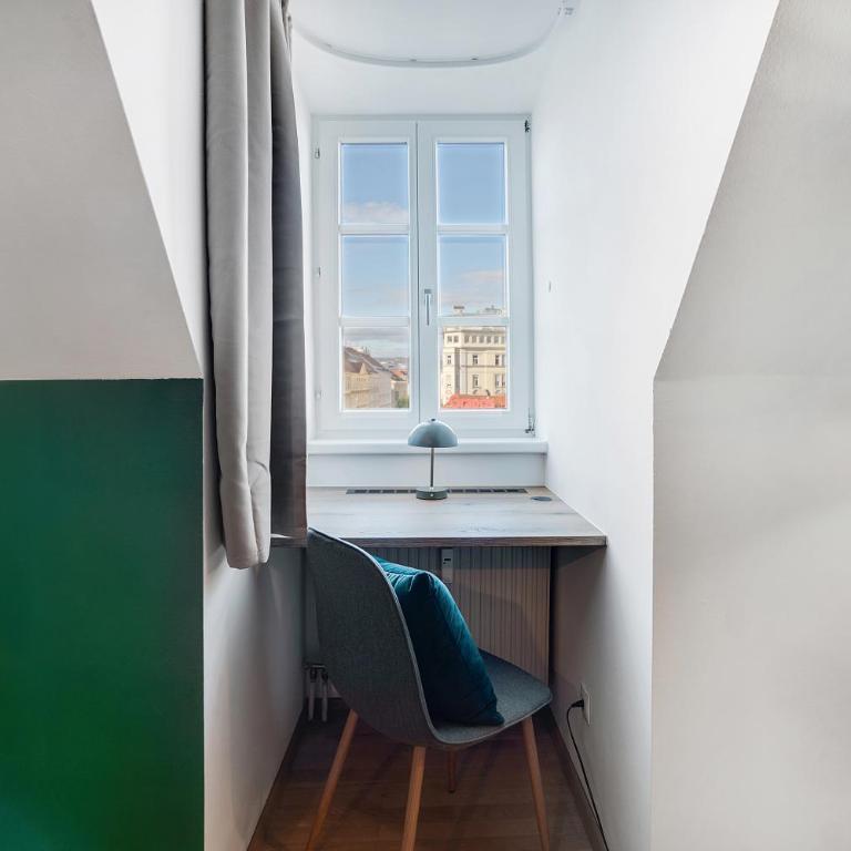 Altstadt View Suite - 2BR at Jakominiplatz & Free Parking by HERO HOMES Graz - Two-Bedroom Apartment with City View - 8