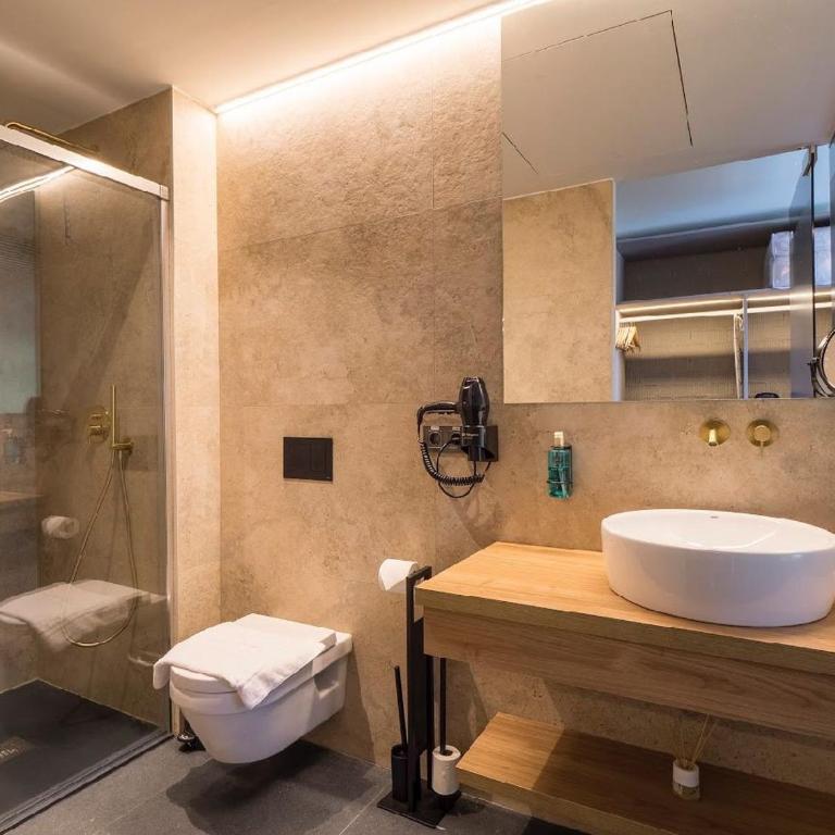 TQ 10 Boutique - Deluxe Double Room - 3