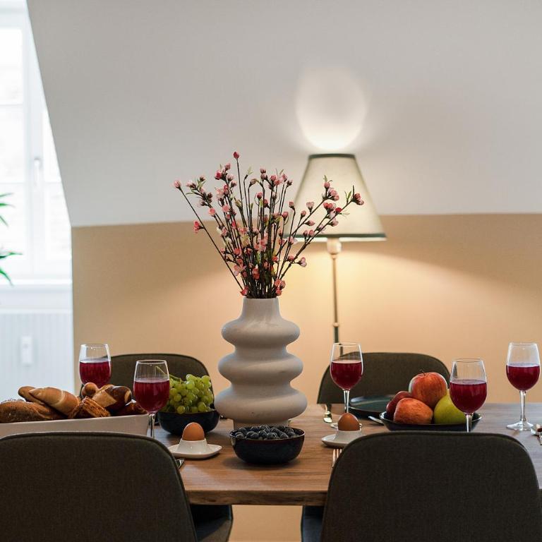 Spacious Quiet Family Suite - 2BR & Free Parking in Altstadt by HERO HOMES Graz - Two-Bedroom Apartment - 23