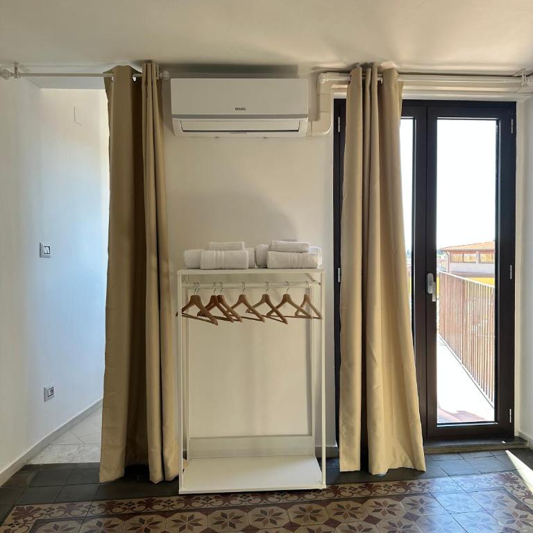 Dimora Ferdinandea - Double or Twin Room with Sea View - 9