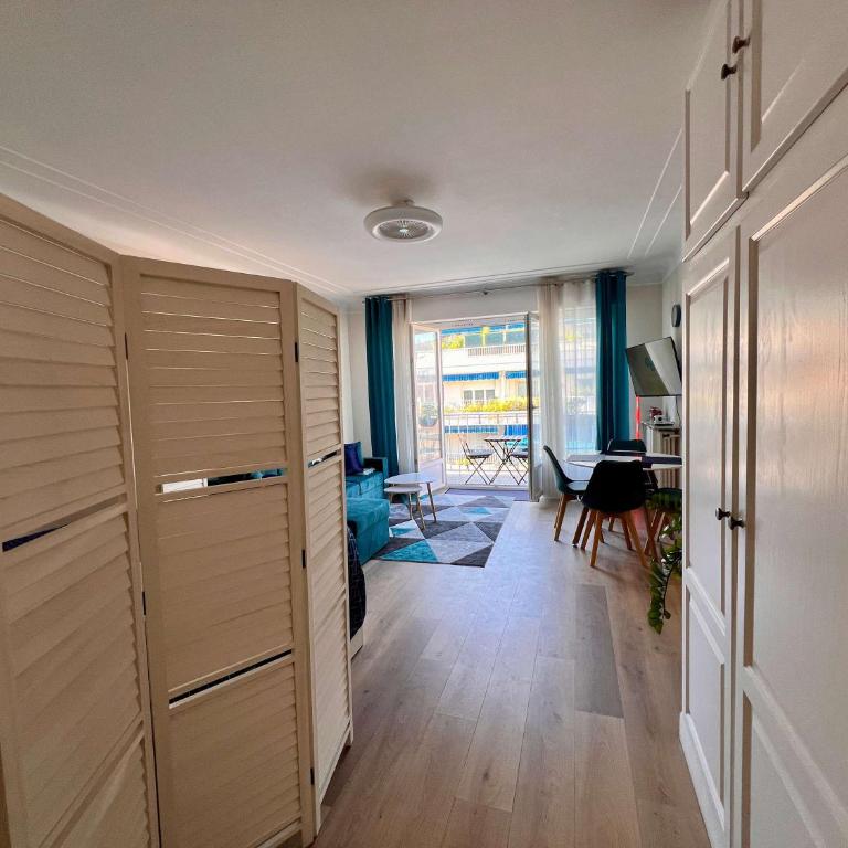 B030 Grand studio renove spacieux et lumineux - Appartement - 12