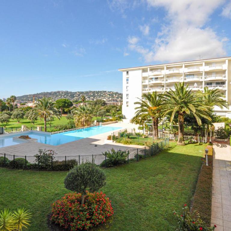 Beautiful Apartment In Antibes With Wifi - Appartement 2 Chambres - 1
