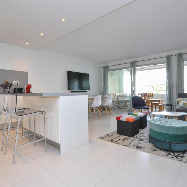Beautiful Apartment In Antibes With Wifi - Appartement 2 Chambres - 4
