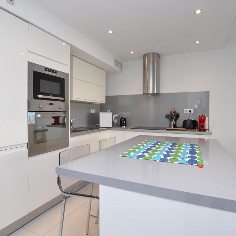 Beautiful Apartment In Antibes With Wifi - Appartement 2 Chambres - 5