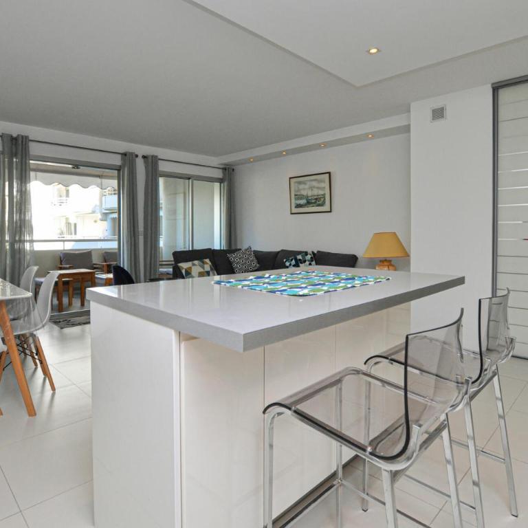 Beautiful Apartment In Antibes With Wifi - Appartement 2 Chambres - 6